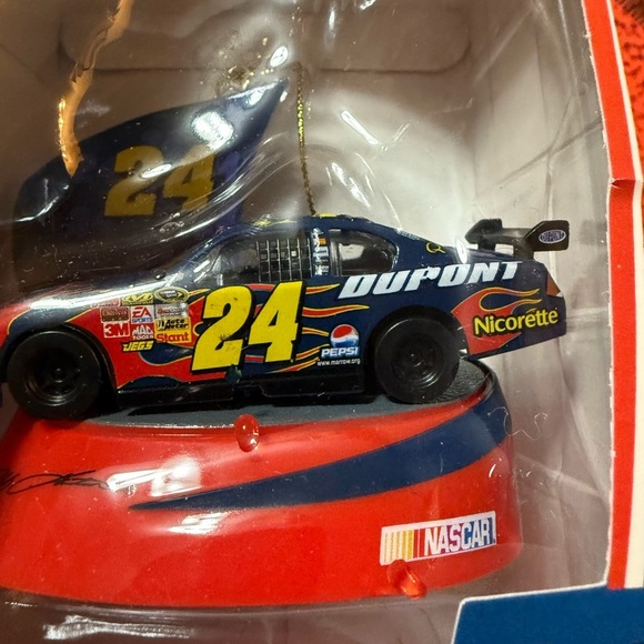 2008 Jeff Gordon #24 Race Car NASCAR Christmas Ornament New in Box - Picture 6 of 11